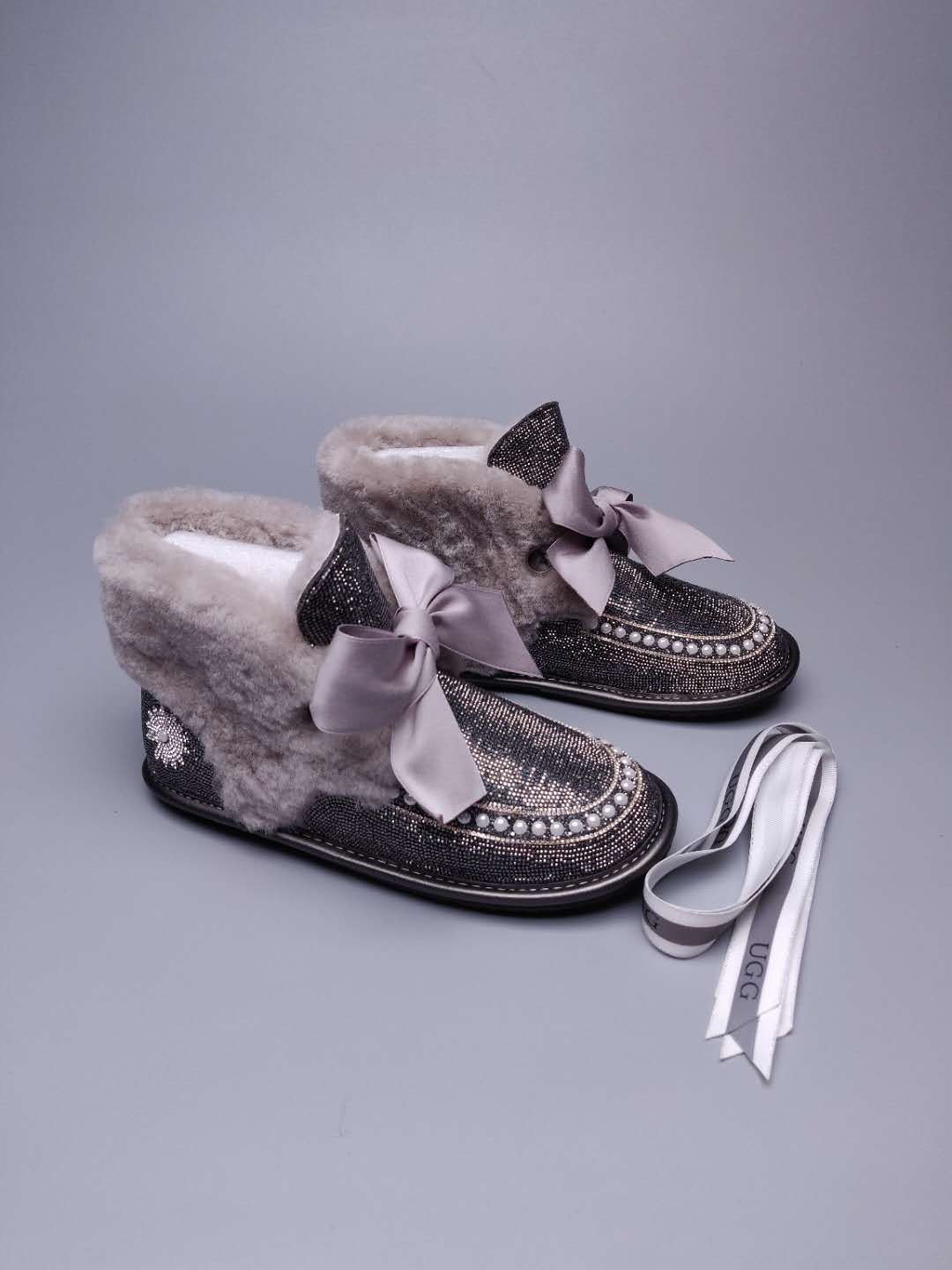 7888 Daisy Crystal Ribbon Boots – Mineral Grey (In Stock)