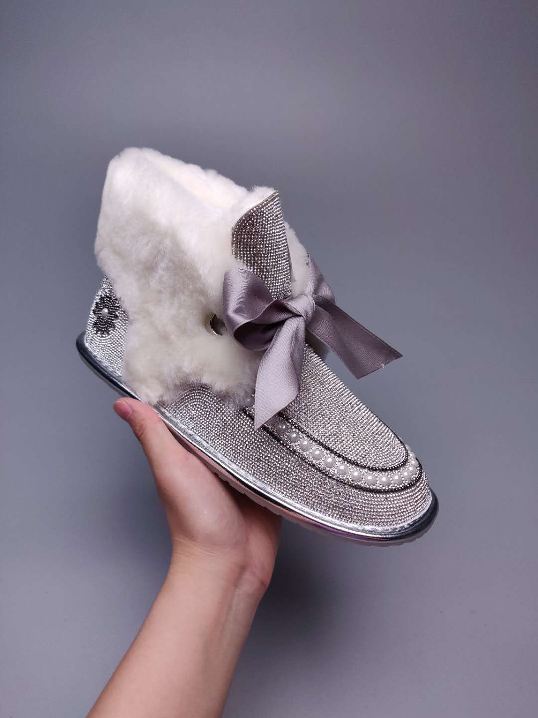 7888 Daisy Crystal Ribbon Boots – Silver White (In Stock)