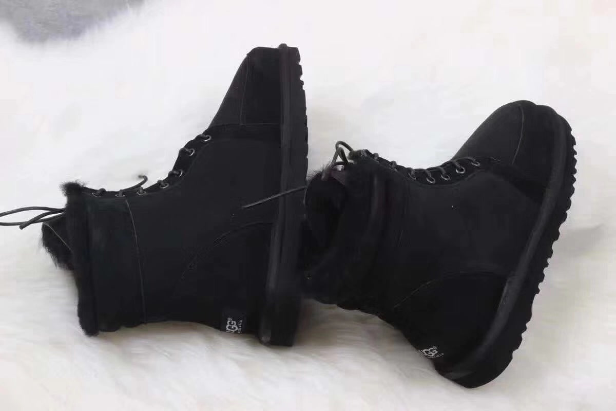 097 Versatile Fur-Lined Martin Boots – Black